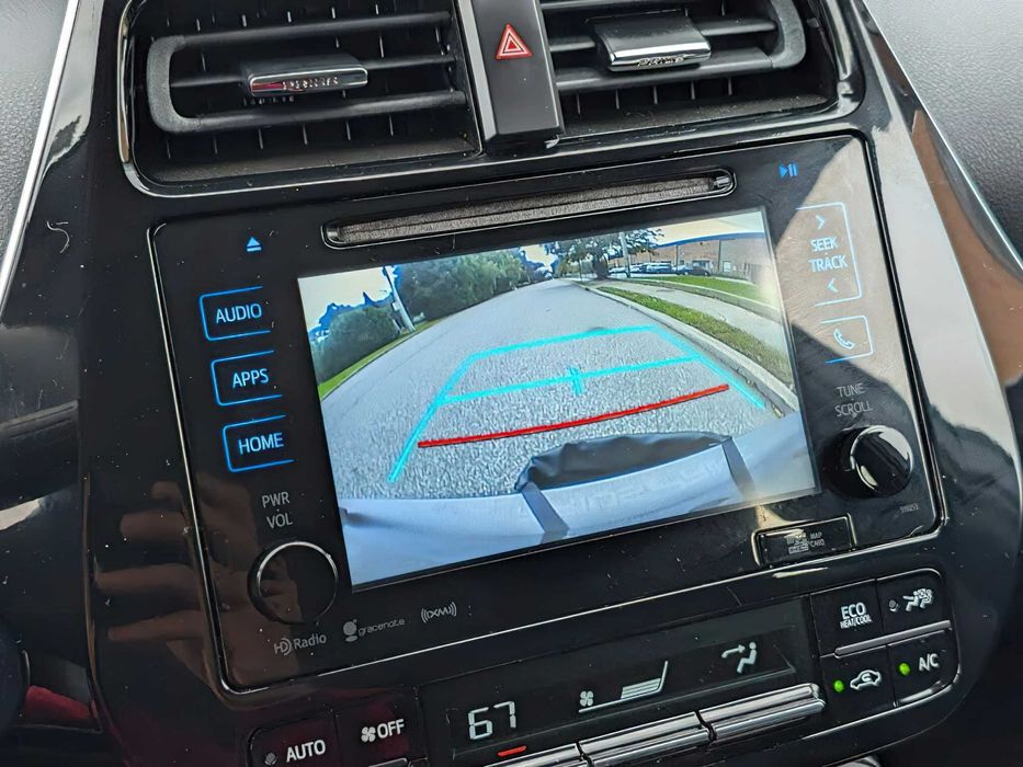 Toyota Prius Prime Plus      2017