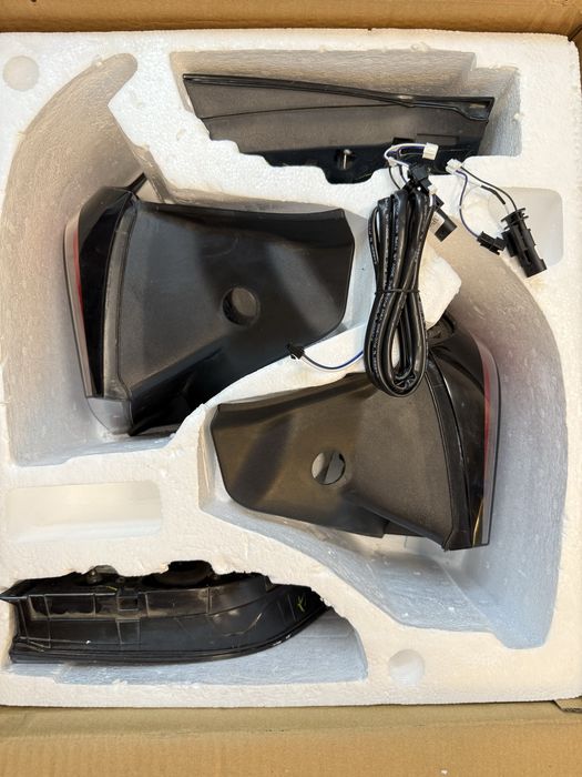 Задні фари Tesla Model 3 2023 | Global (жовті поворотники) | 4 піни