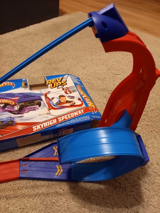 Tor z pętlą Mattel, Hot wheels Sky High speedway