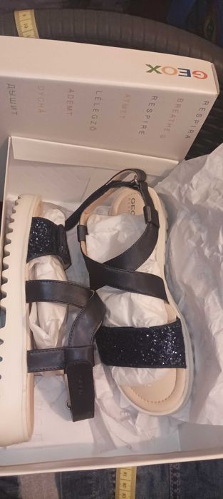 Sandália para menina como Nova GEOX tamanho 36