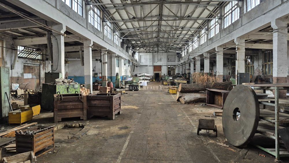 Продаж виробничої будівлі 2707 кв.м.