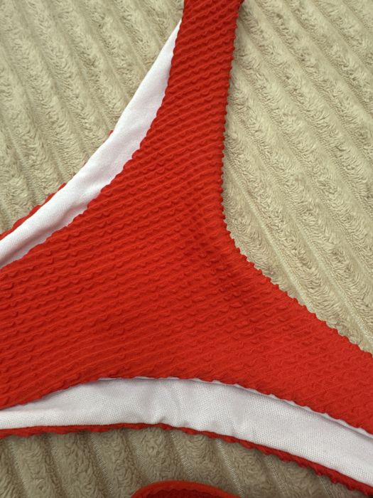 Купальник червоного кольору М