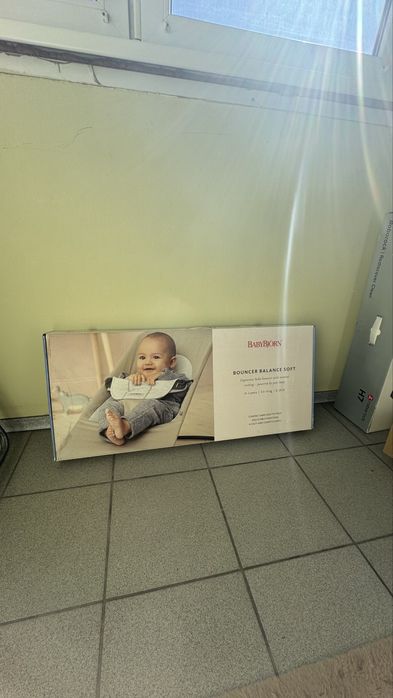 продам дитячий шезлонг BabyBjorn