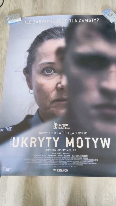 Plakat filmowy ukryty motyw