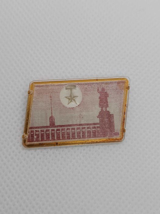 Pin Soviético Leningrado Holográfico