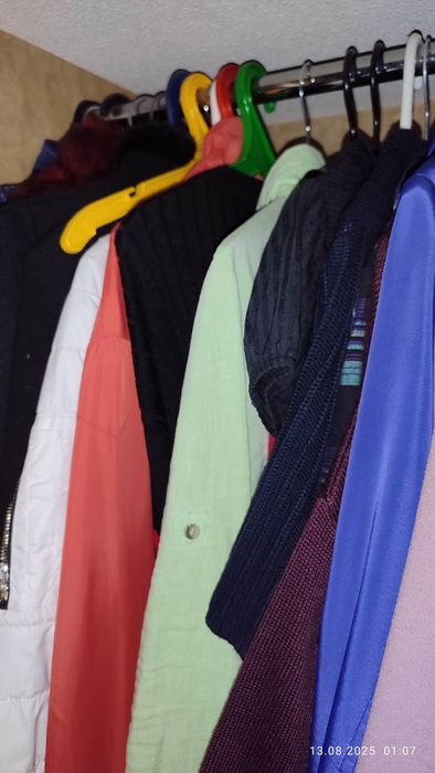 Жиночий одяг даром.