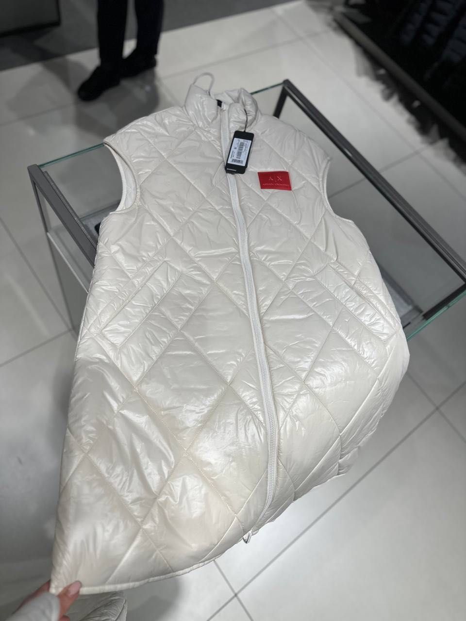 Жилетка жилет Armani Exchange: 6 300 грн. - Жилетки Київ на Olx