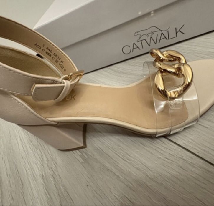 Sandałki na słupku