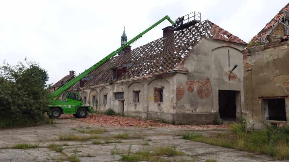 Rozbiórki stodół z wywozem gruzu, skup starego drewna, deski, belki