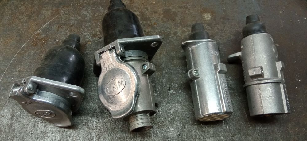 Роз'єми для підключення причепа грузового авто. Фішка на прицеп.