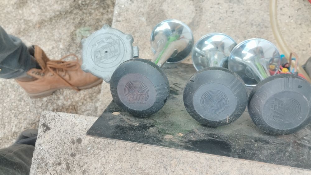 Compressor para buzinas de 24v DC com quatro cornetas