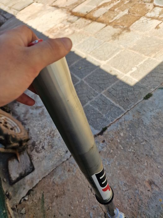 Suspensão frontal ktm XPLOR 48 (1 danificada)