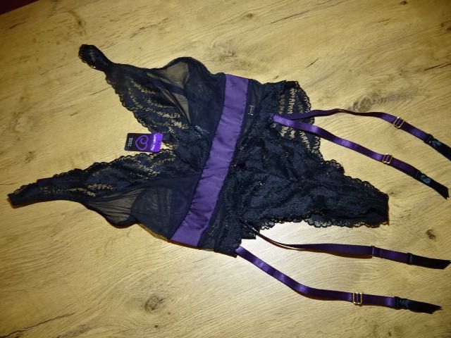 Lovehoney śliczne body koronkowe nowe S