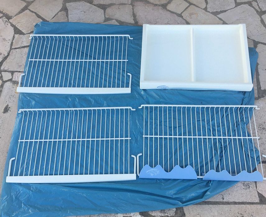 Prateleiras e gavetas do frigorífico combinado