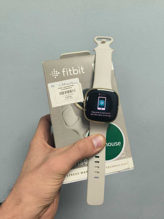 Смарт-годинник Fitbit Sense