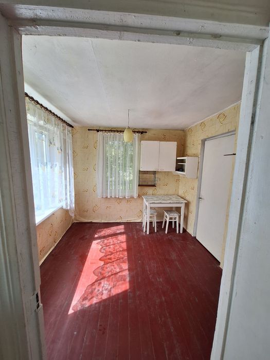 Дача біля озера серед природи