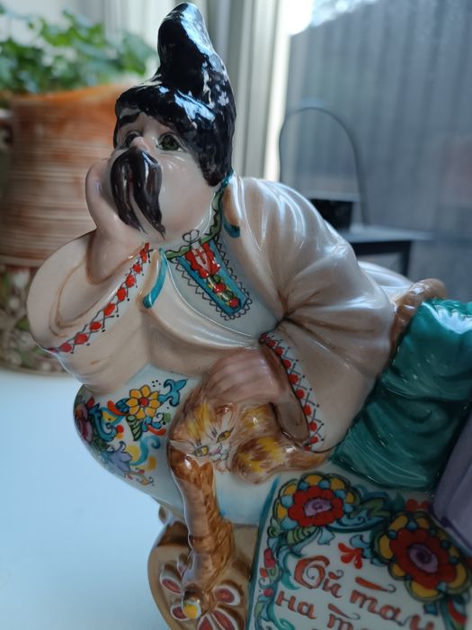 На точку.Фарфорова статуетка.