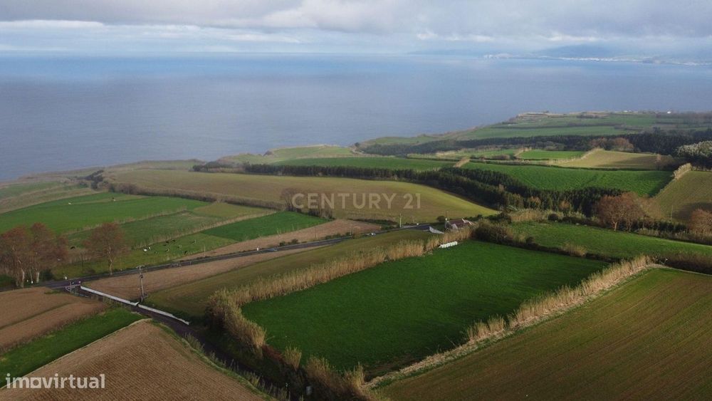 Terreno com 9.500 m² – Vista Mar Deslumbrante e Potencial de Urbanizaç