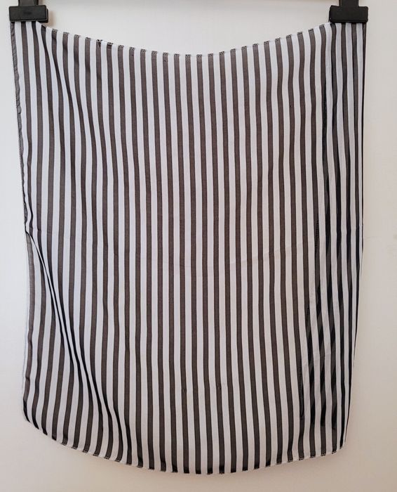 Quatro lenços/cachecóis por €7