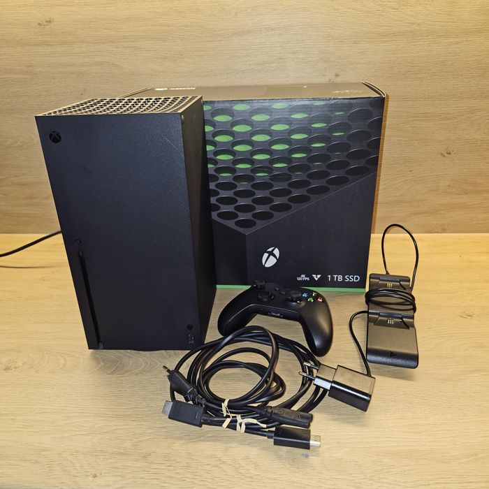 Microsoft box series x 1tb ssd z napedem +stacja ładująca +pad z akumulatorkami 100%sprawny po serwisie
