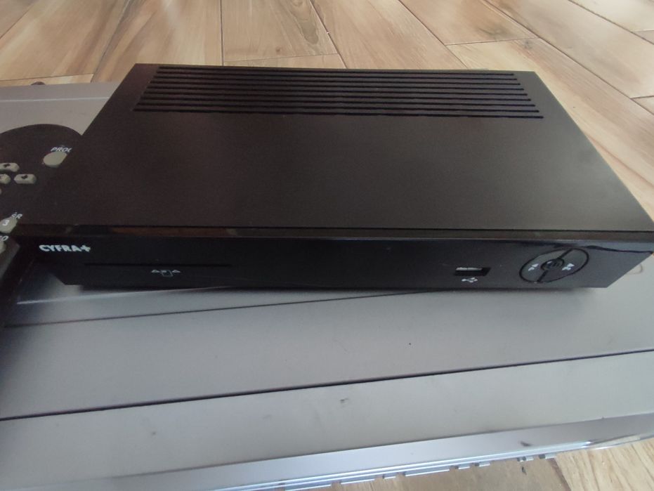 WYPRZEDAŻ ! Dekoder canal plus, cyfra +, nc + 3 piloty SAGEM