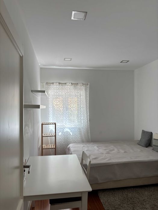 Room - Avenida Calouste Gulbenkian