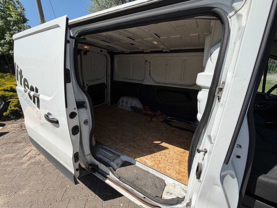 samochód dostawczy Renault Trafic
