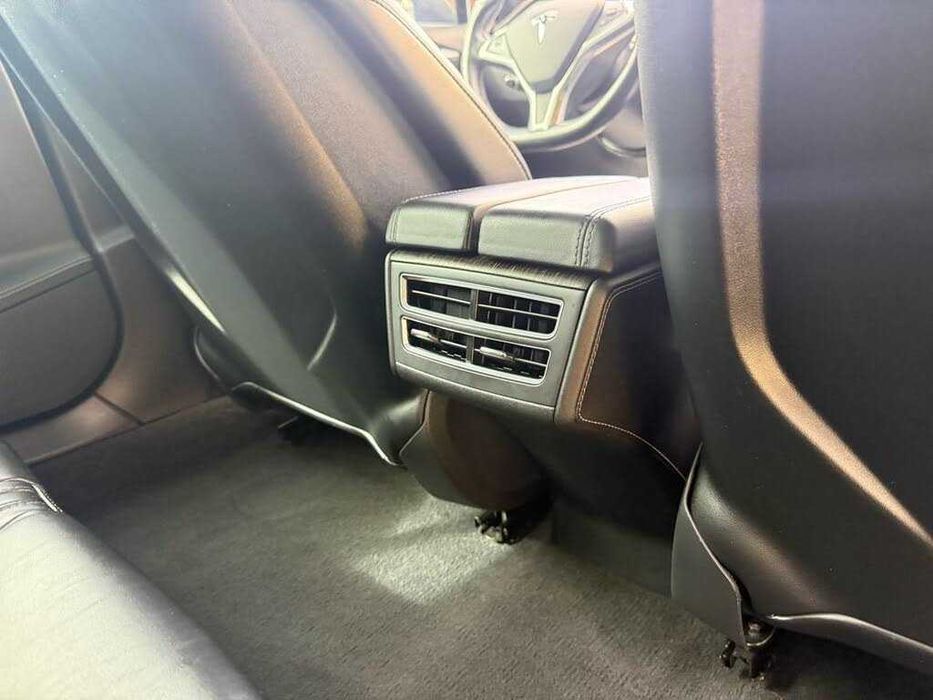 Tesla Model S P85D      2015