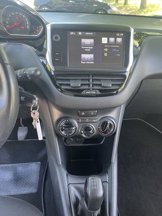 Peugeot 208 2015