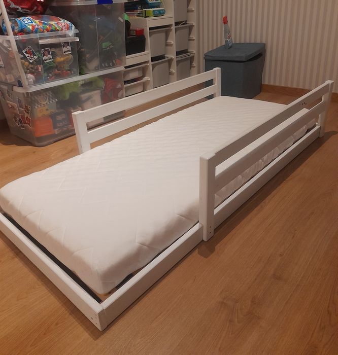 Cama montessori,feita à mão,que inclui; colchão,resguardo.