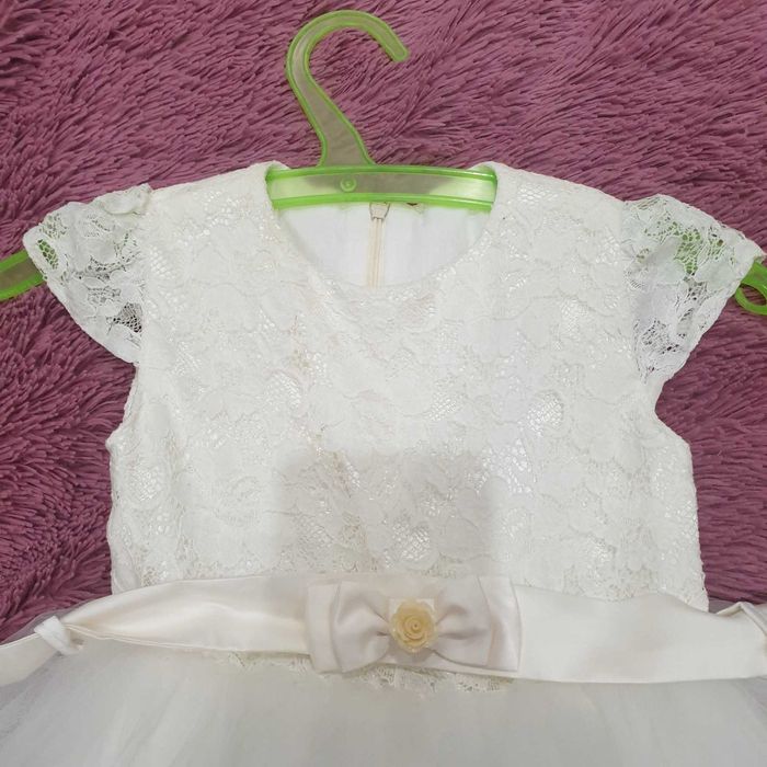 Нарядное  платье 3-5 лет в идеальном состоянии