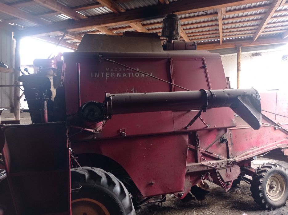 Продається комбайн IH  8-61 , та в придачу купа запчастин