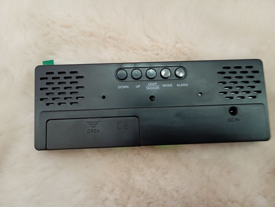 Elektroniczny zegar budzik cyfrowy