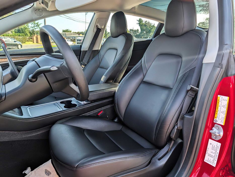 Tesla Model 3 Long Range      2022