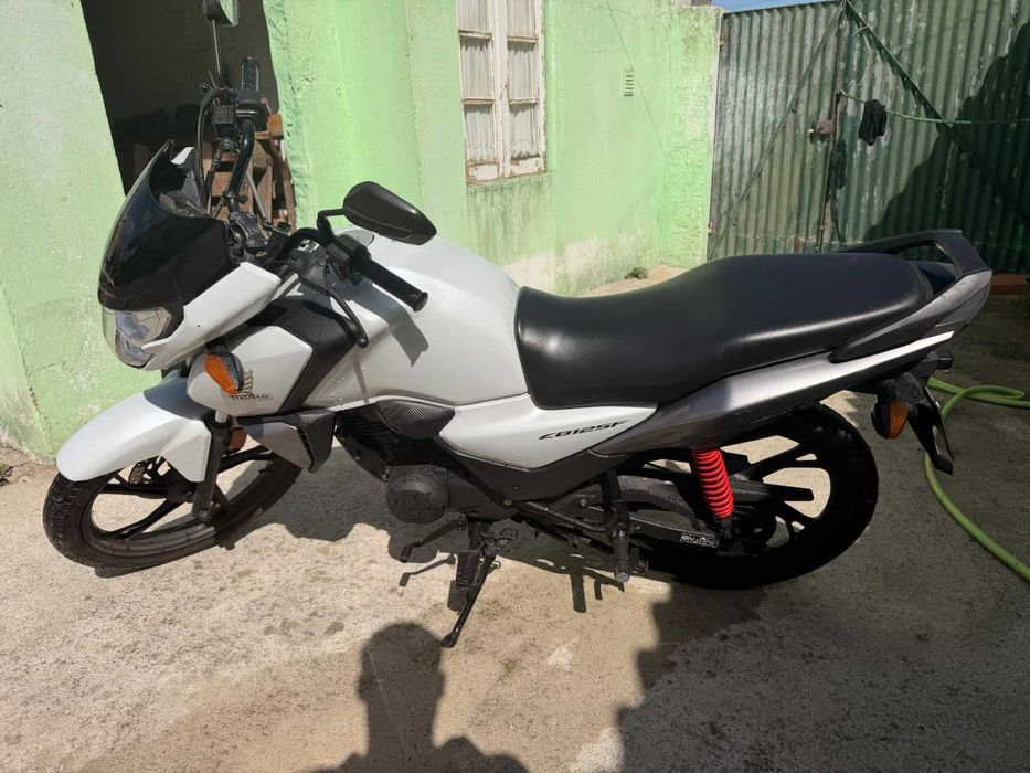 Honda CB125F 125cc 2023 | 17.210 km | Muito bem estimada | 2.400€