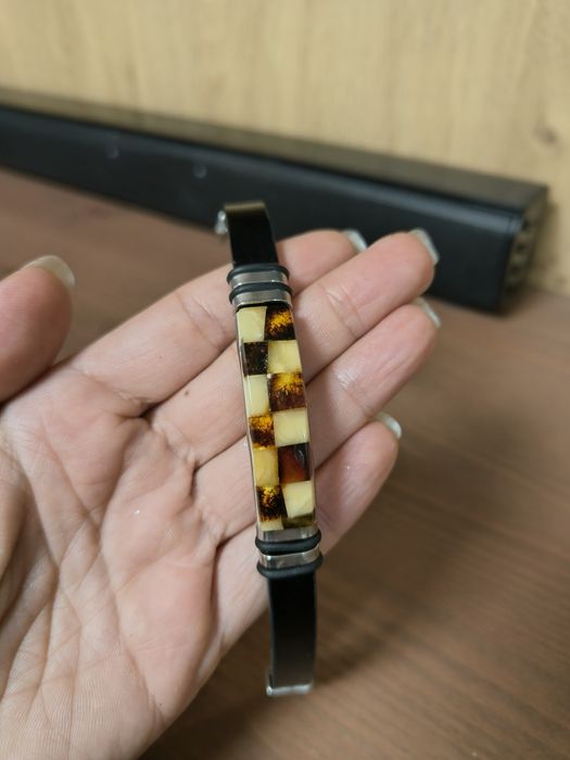 Skórzana bransoletka z bursztynem