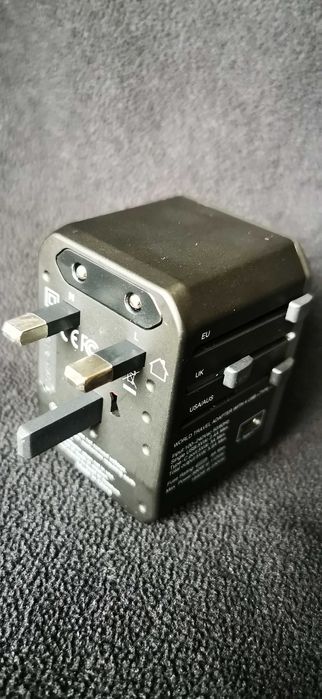 Adapter AC uniwersalny podróżny