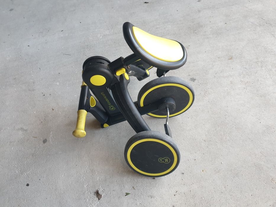 Triciclo usado para criança