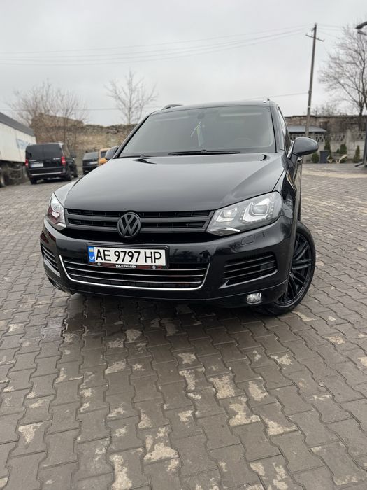 Авто в чудовому стані, не пневмо, не америка, чистий офіціал,літні диски порш каен на майже новій літній гумі, зимові рідні 18 покращені порошковою фарбою(графіт) з зимовою гумою кумхо(90% залишок) Авто обезшумлене, тоноване в круг  люмаром, поміняні лед модулі в передній адаптивній оптиці, затягнуті бронеплівкою, задні лед фонарі! Музиці окрема увага: замінені всі динаміки, встановлені підсилювачі, виготовлений індивідуальний сабвуфер стелс, та андроїд магнітола з камерою(не штатна) Webasto.два косметичних підкраси.Продаж актуальний до нового року!