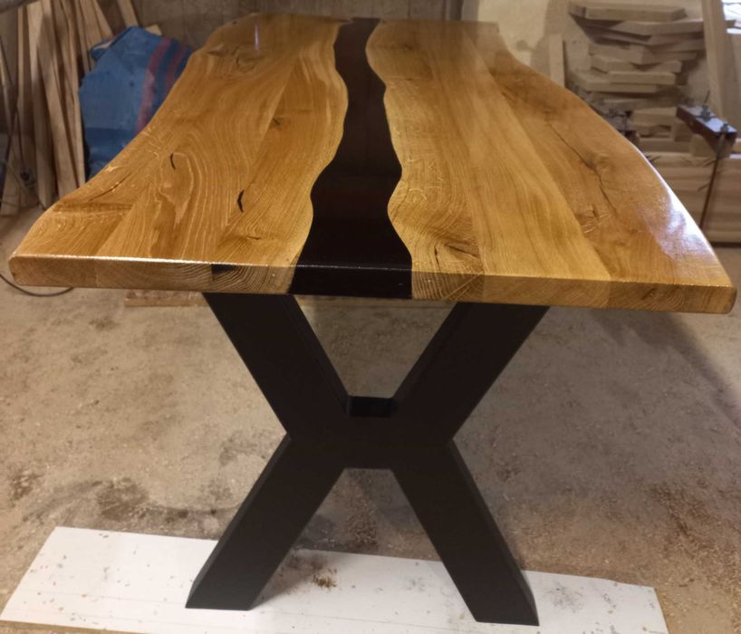 Stół dębowy z żywica epoksydową 160 cm x 75 cm