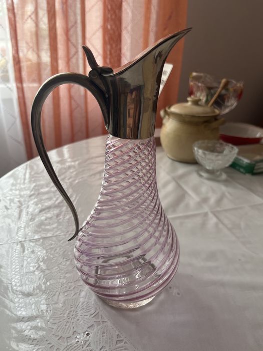 Декоративний графин з ручкою та металевою кришкою