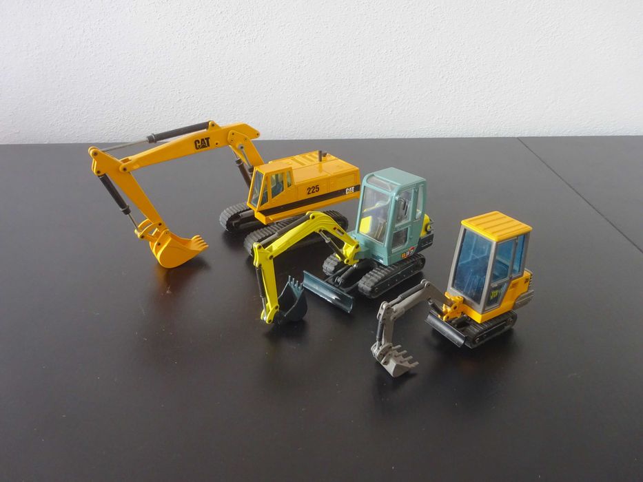 Lote de Miniaturas Escavadoras Joal Escala 1:32 e 1:70
