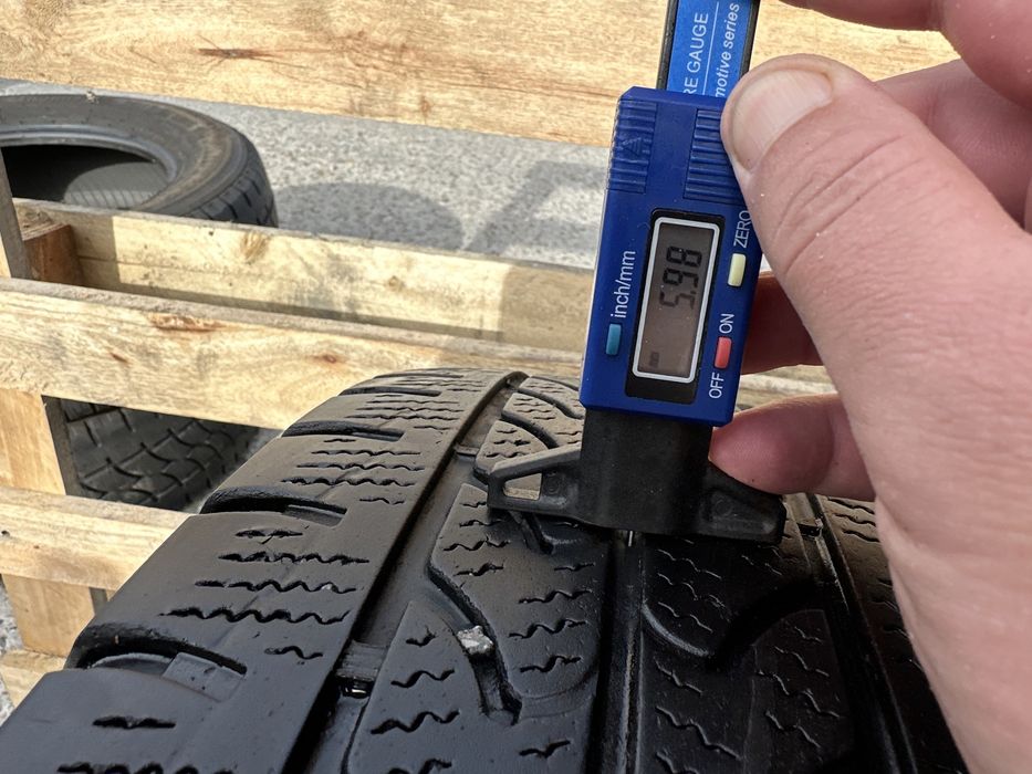 Шини зима 25 рік 215/90 R15c Sava резина на Уаз