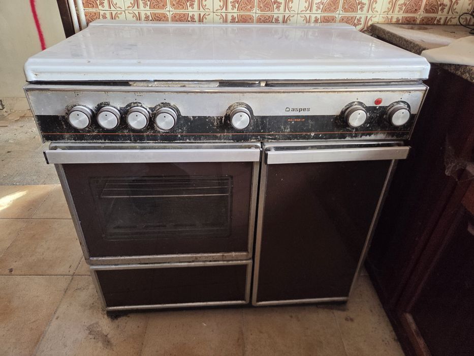 Fogão/forno botija e elétrico (6 bocas)