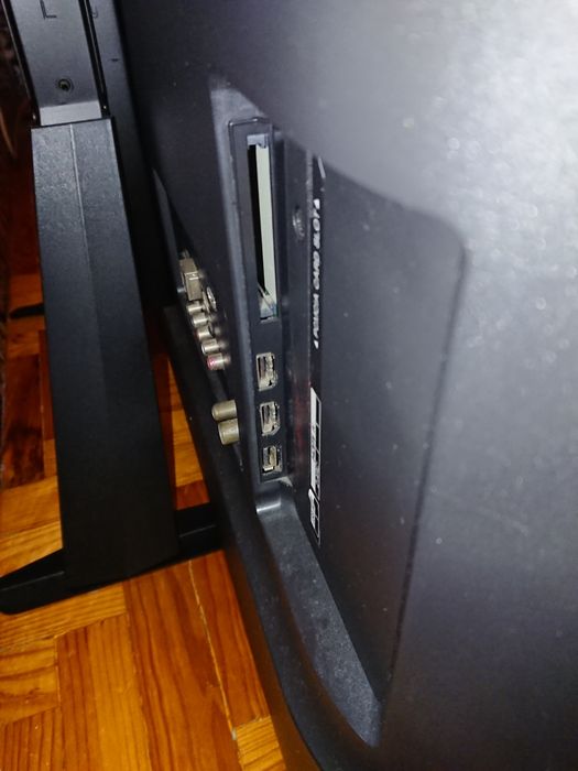 Tv lg 4k 43 pulgadas suporte e comando novo