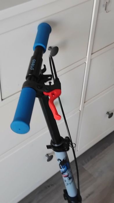 Bicicleta e trotinete de criança com proteção