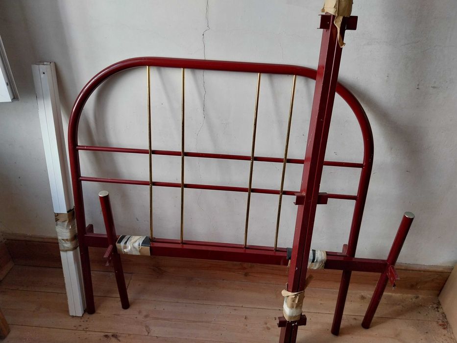 Cama de ferro de 1.05 x 1,95 m com colchão