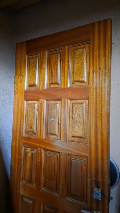 Porta de Entrada Reforçada com 4 Trincos