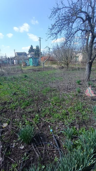 Продам дачу з будинком, гаражем і скважиною