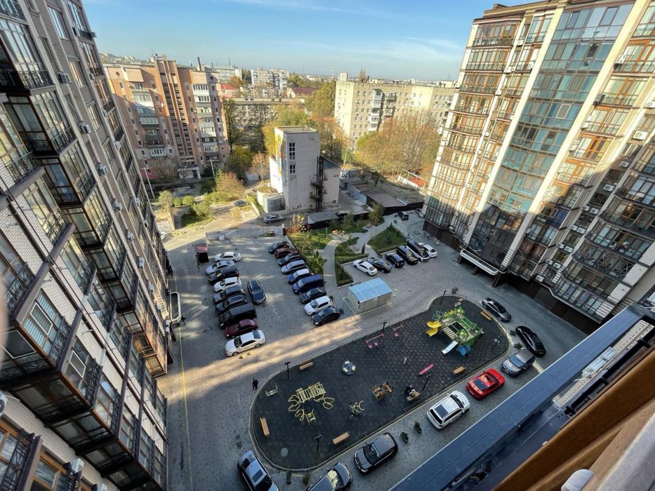 Продам 2ком. 77.8м2. + кладовка 4м2. ЖК Атлант ул. Антоновича,36